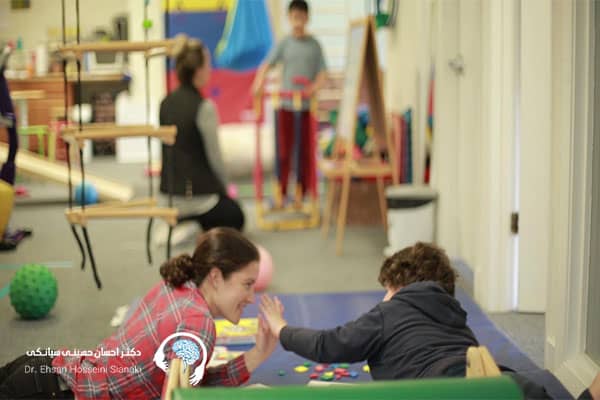 کاردرمانی و گفتار درمانی در شرق تهران